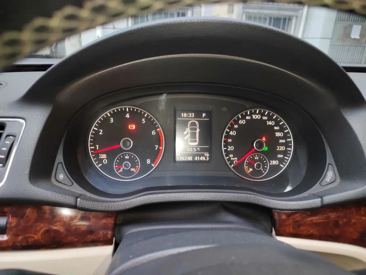 Volkswagen Passat 2011 1.8 TSI DSG Ultimate Edition — миниатюра 12
