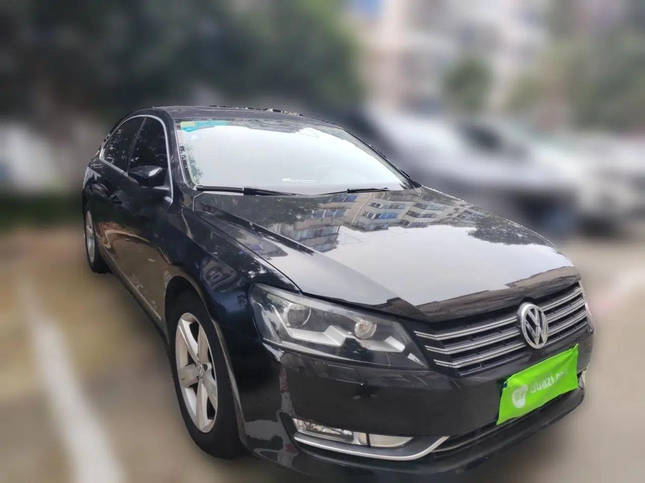 Volkswagen Passat 2011 1.8 TSI DSG Ultimate Edition — миниатюра 3