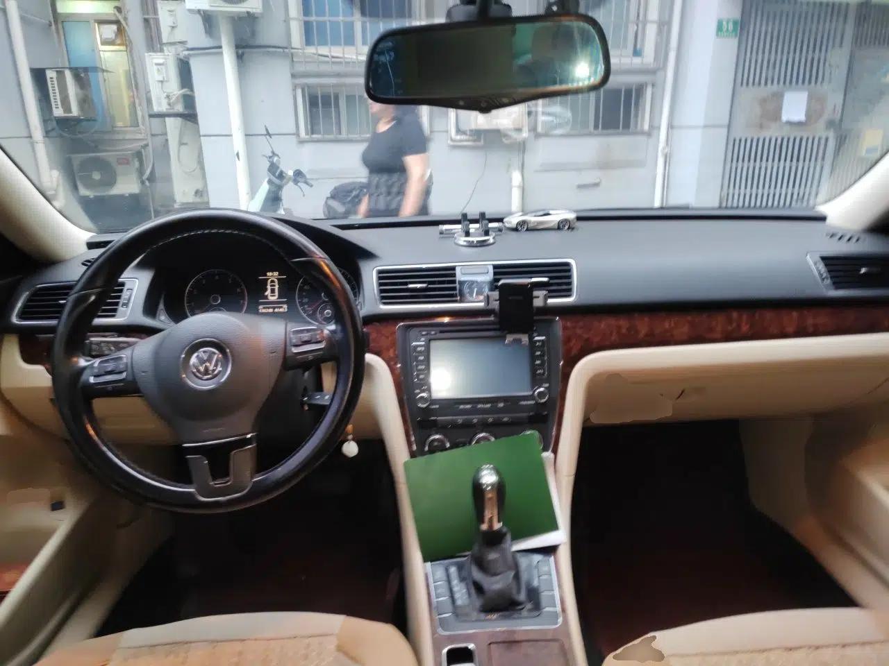 Volkswagen Passat 2011 1.8 TSI DSG Ultimate Edition — миниатюра 9