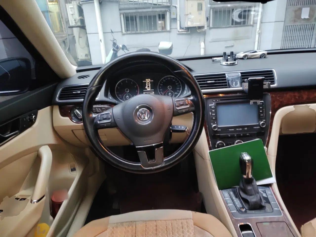 Volkswagen Passat 2011 1.8 TSI DSG Ultimate Edition — миниатюра 10