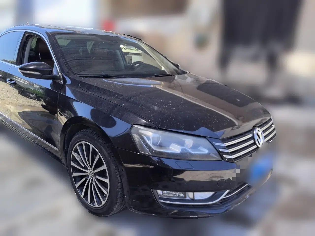 Volkswagen Passat 2013 3.0L V6 DSG Flagship Edition — миниатюра 3