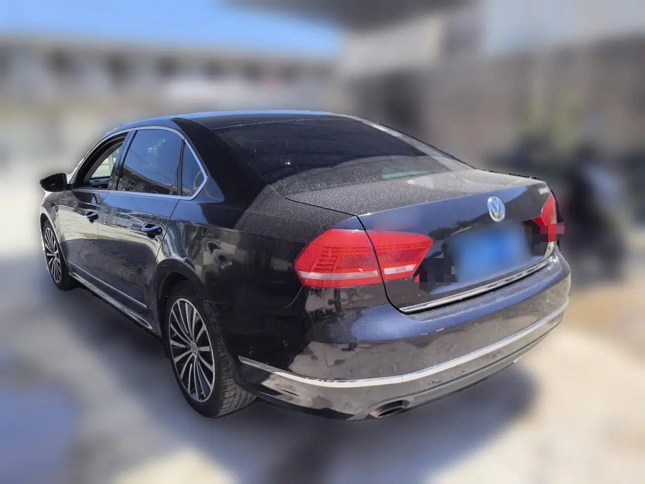 Volkswagen Passat 2013 3.0L V6 DSG Flagship Edition — миниатюра 4