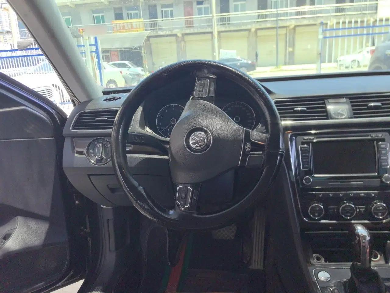 Volkswagen Passat 2013 3.0L V6 DSG Flagship Edition — миниатюра 10