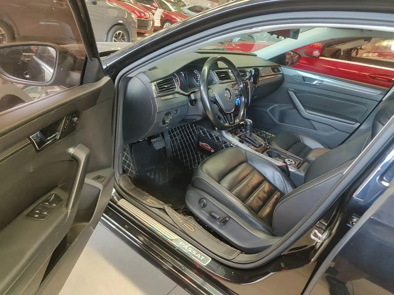 Volkswagen Passat 2016 330TSI DSG Luxury Edition — миниатюра 18