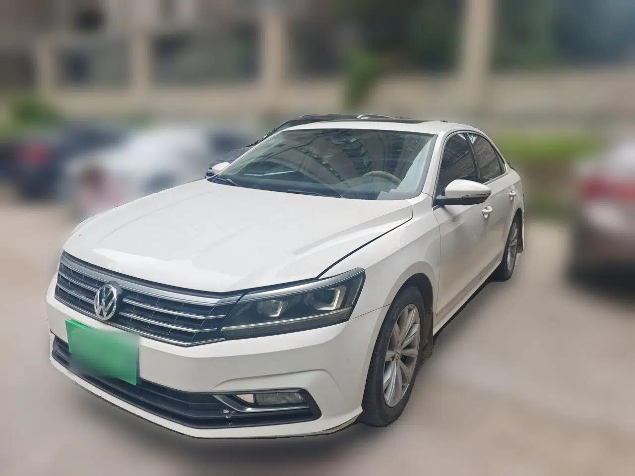 Volkswagen Passat 2016 330TSI DSG Luxury Edition — миниатюра 1
