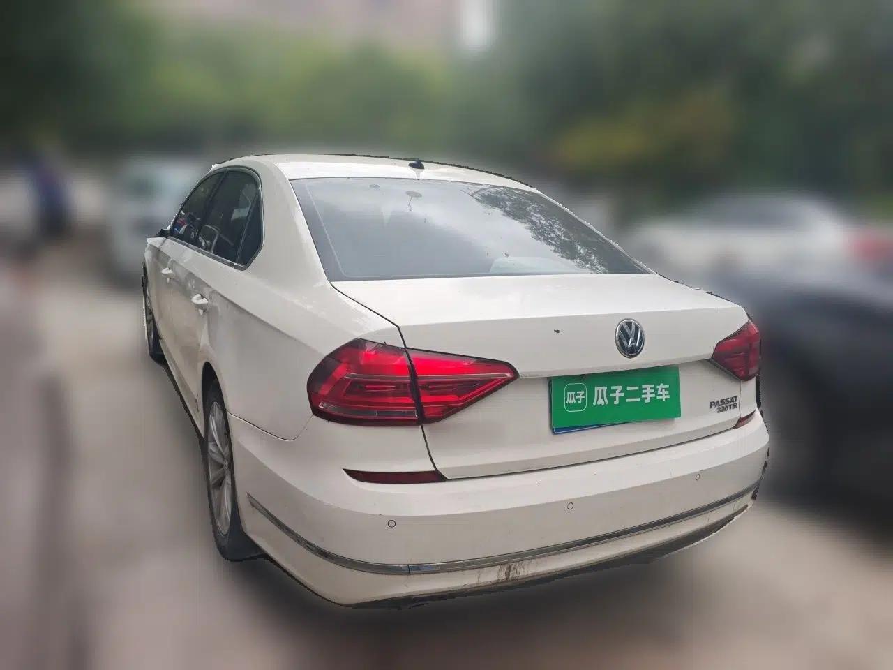 Volkswagen Passat 2016 330TSI DSG Luxury Edition — миниатюра 4