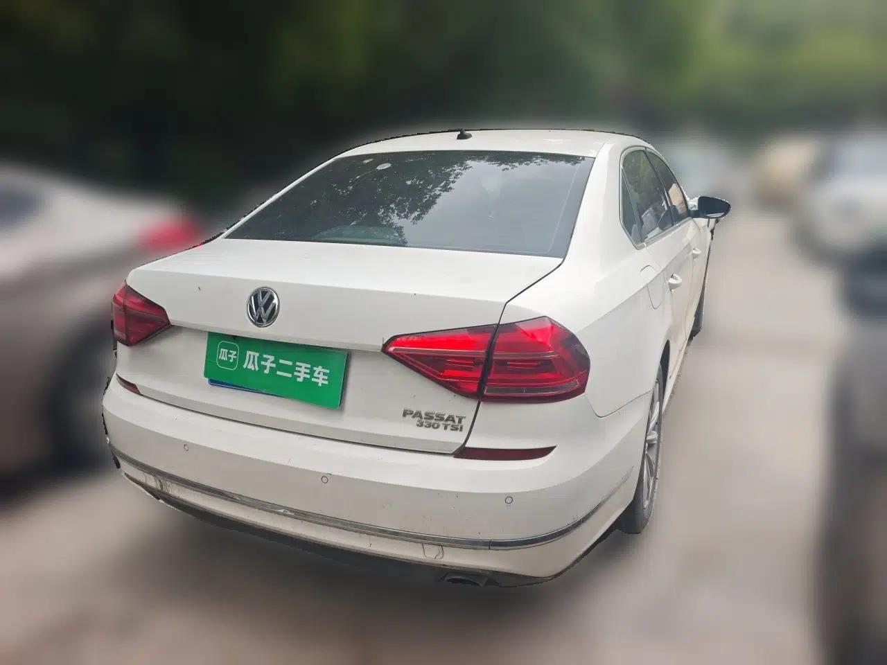 Volkswagen Passat 2016 330TSI DSG Luxury Edition — миниатюра 6