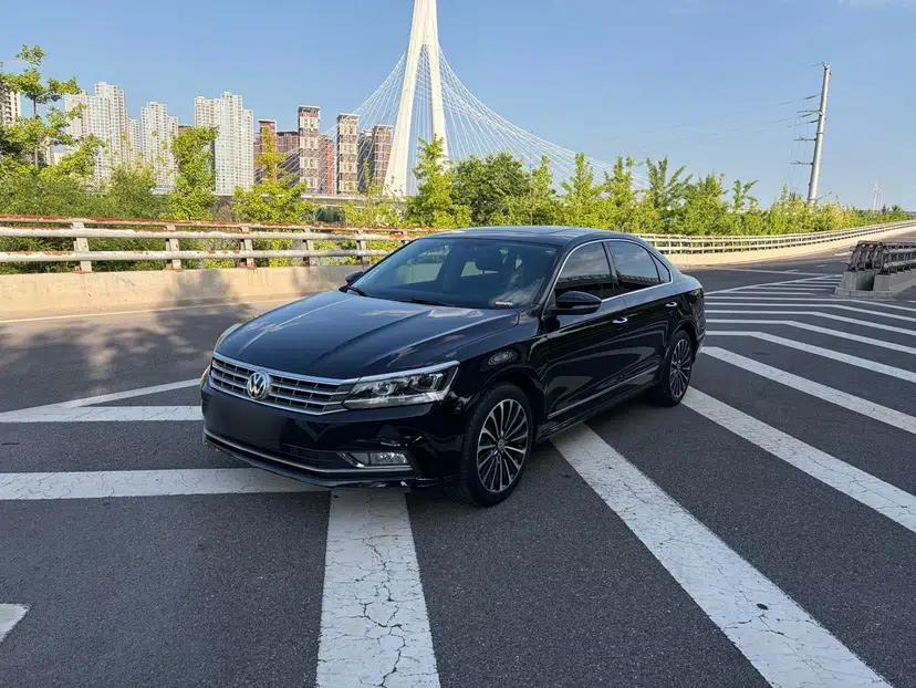 Volkswagen Passat 2017 330TSI DSG Prestige Edition — миниатюра 1
