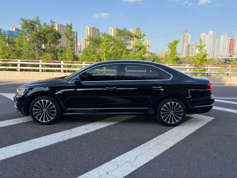 Volkswagen Passat 2017 330TSI DSG Prestige Edition — миниатюра 5