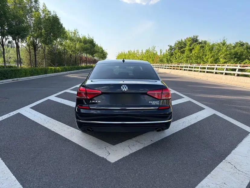 Volkswagen Passat 2017 330TSI DSG Prestige Edition — миниатюра 7