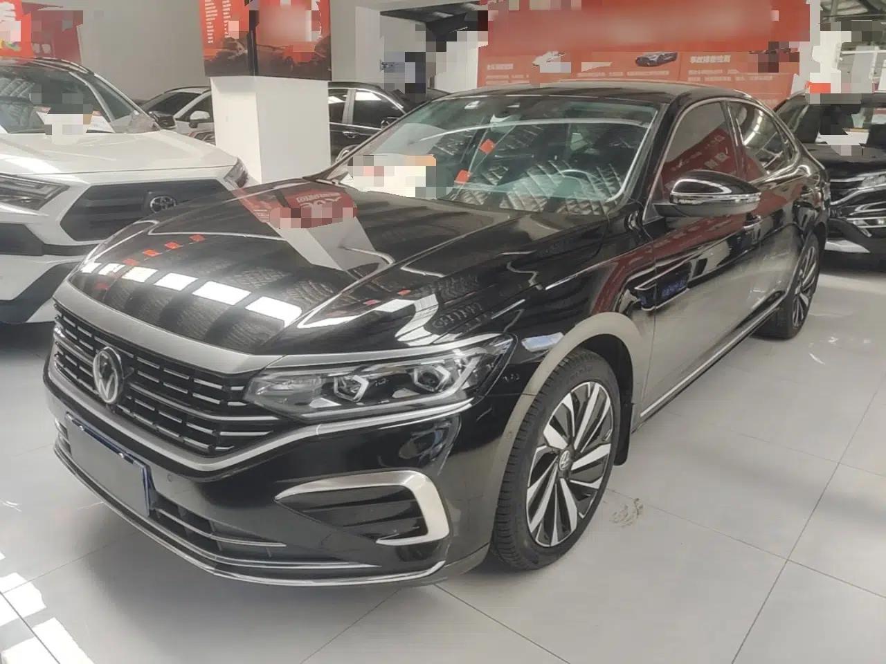 Volkswagen Passat 2023 Facelift 330TSI Luxury Edition — миниатюра 1