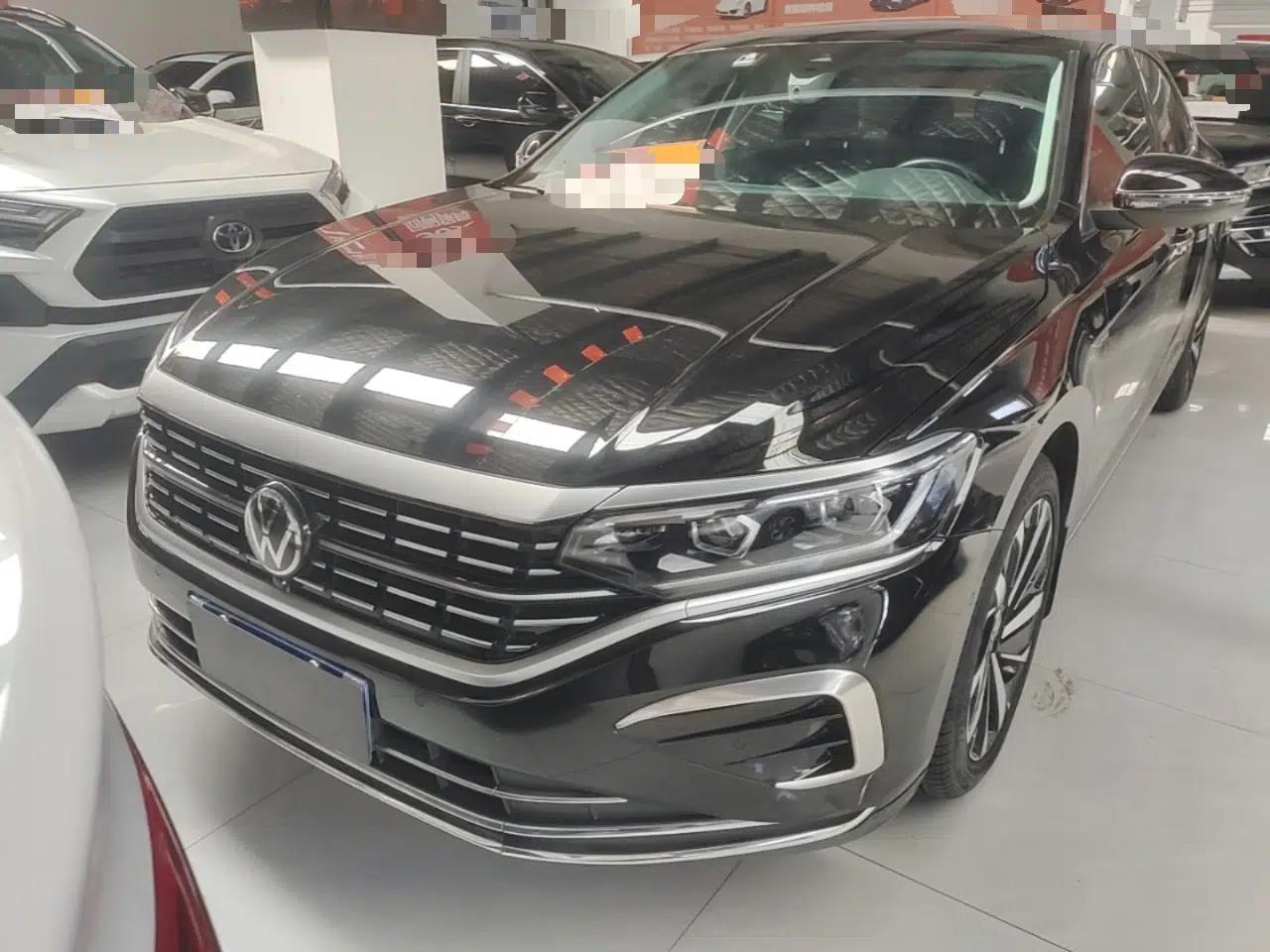 Volkswagen Passat 2023 Facelift 330TSI Luxury Edition — миниатюра 2