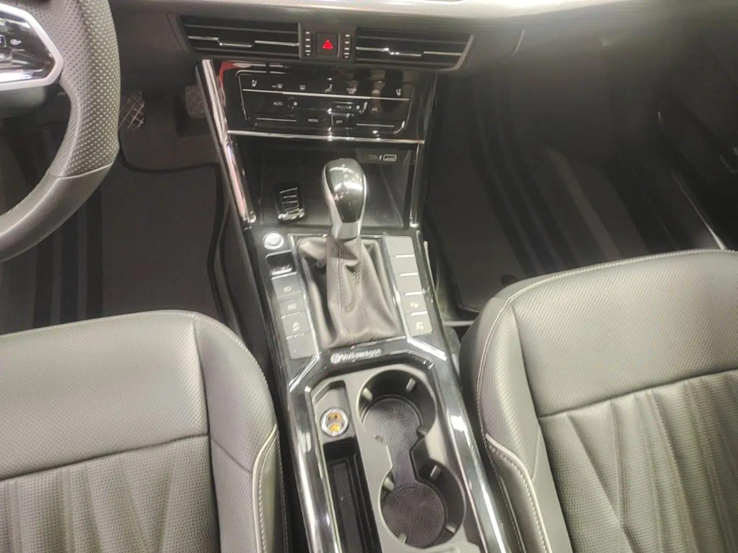 Volkswagen Passat 2023 Facelift 330TSI Luxury Edition — миниатюра 16
