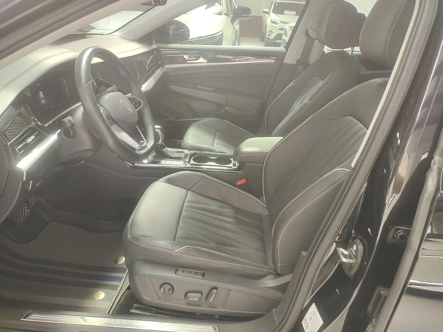 Volkswagen Passat 2023 Facelift 330TSI Luxury Edition — миниатюра 17