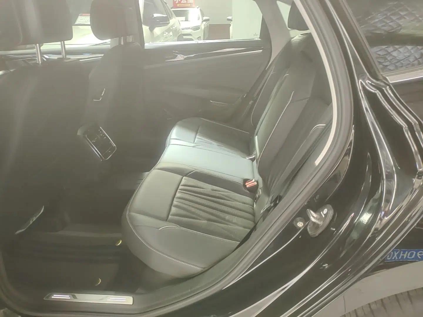 Volkswagen Passat 2023 Facelift 330TSI Luxury Edition — миниатюра 20