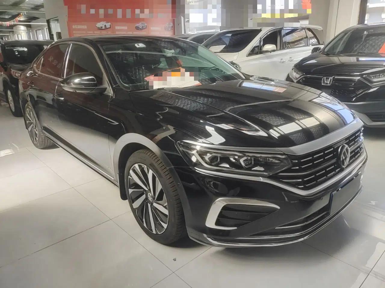 Volkswagen Passat 2023 Facelift 330TSI Luxury Edition — миниатюра 3