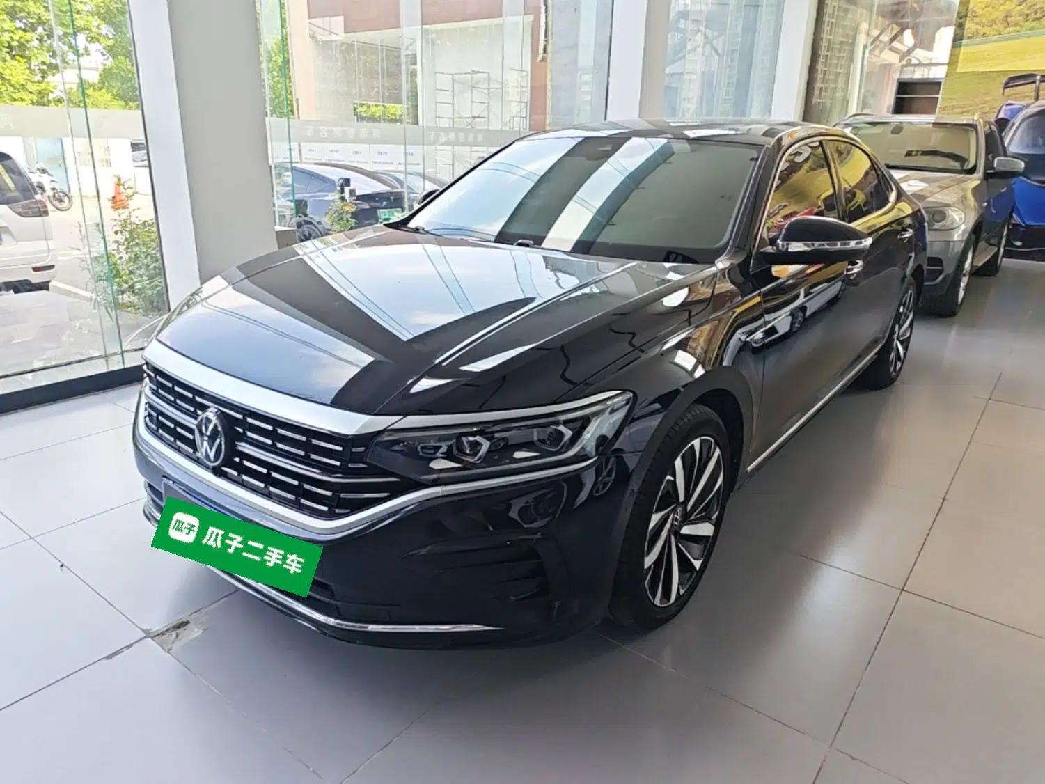 Volkswagen Passat 2023 Facelift 330TSI Luxury Edition — миниатюра 1