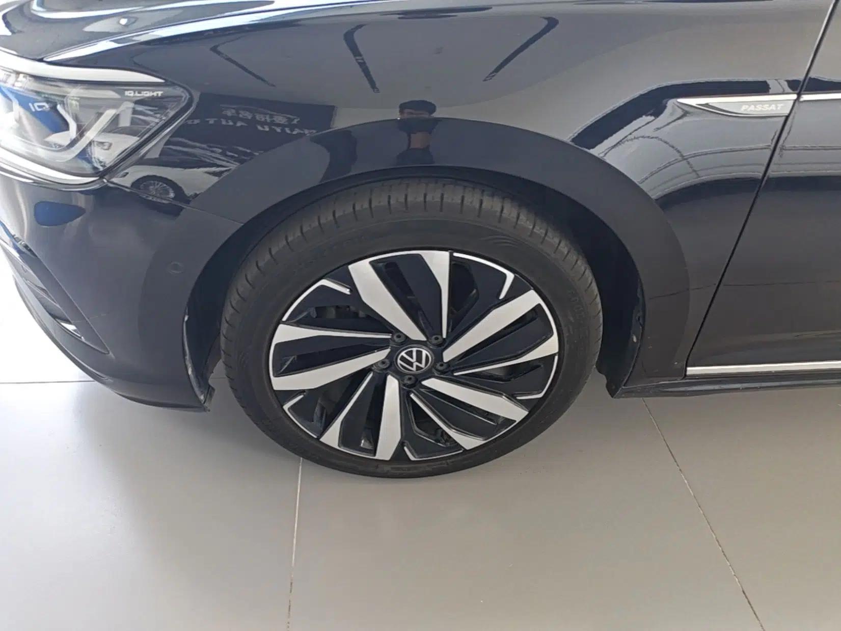 Volkswagen Passat 2023 Facelift 330TSI Luxury Edition — миниатюра 15