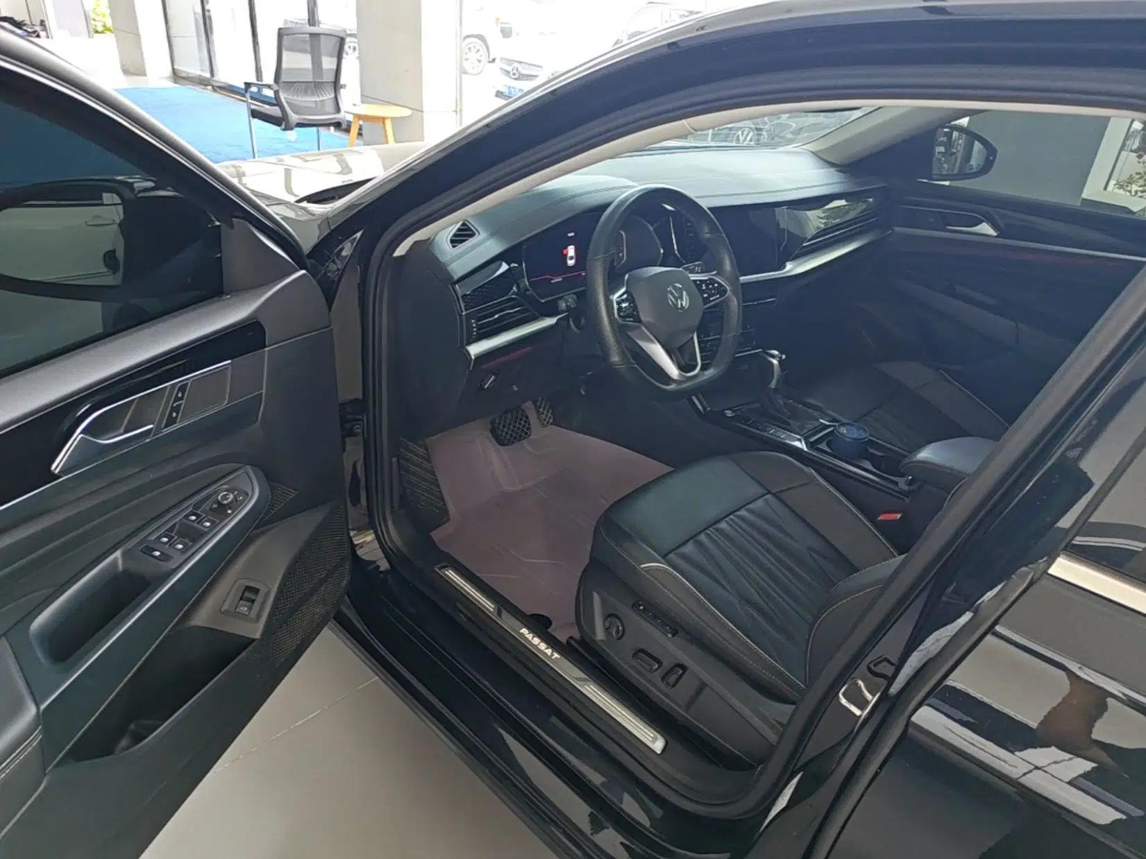 Volkswagen Passat 2023 Facelift 330TSI Luxury Edition — миниатюра 23