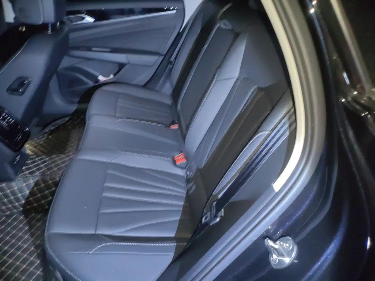Volkswagen Passat 2025 Outstanding Model 380TSI Starry Dragon Edition — миниатюра 17