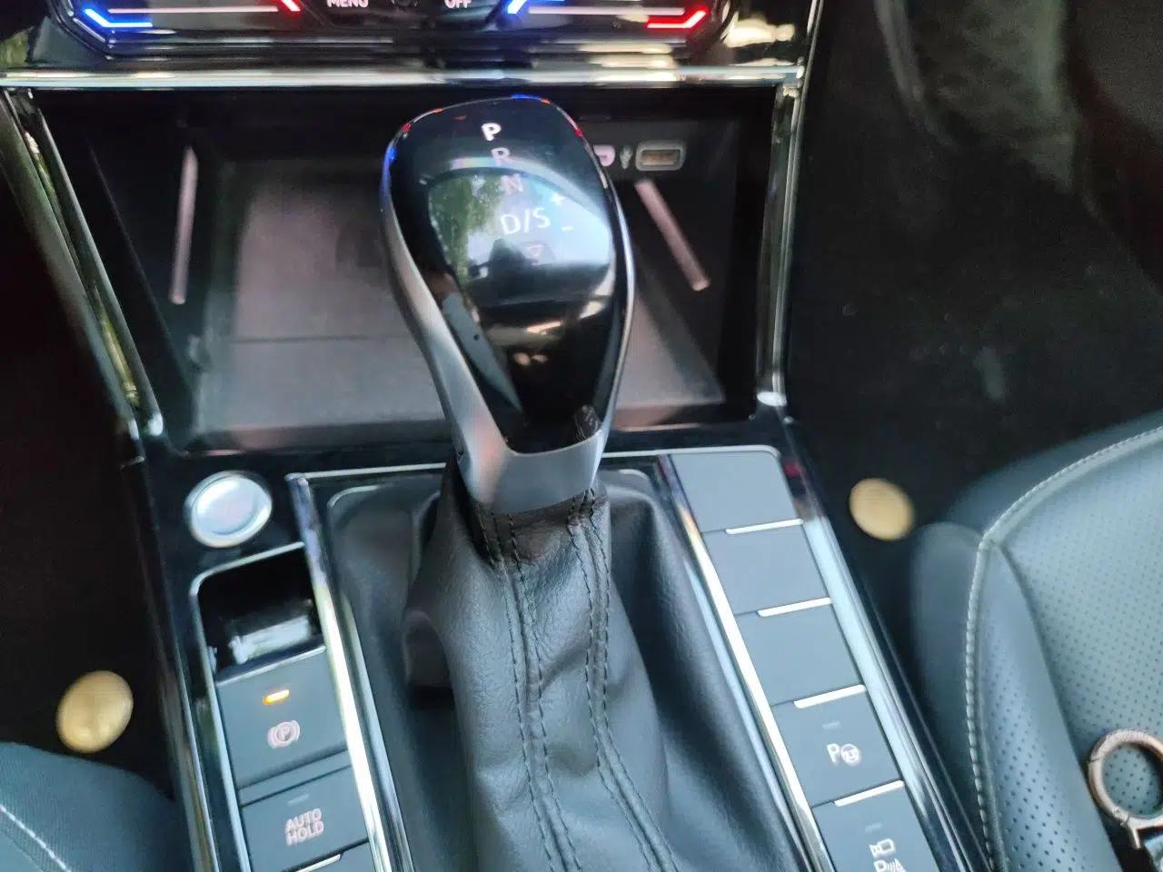 Volkswagen Passat 2024 380TSI Dragon Glory Edition — миниатюра 14