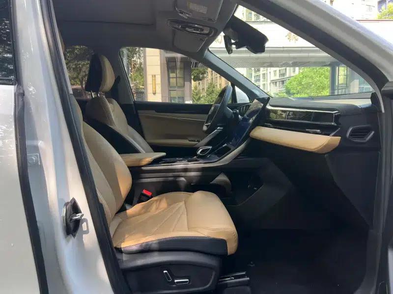 Geely Boyue L 2023 1.5TD DCT Premium Edition — миниатюра 13