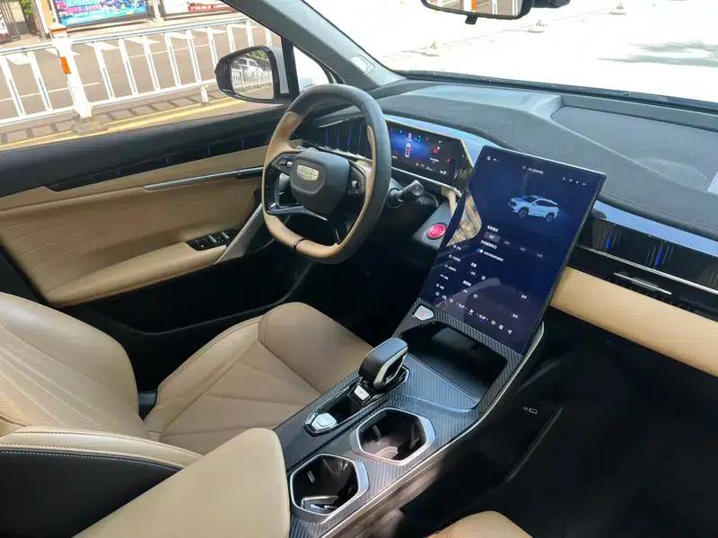 Geely Boyue L 2023 1.5TD DCT Premium Edition — миниатюра 9