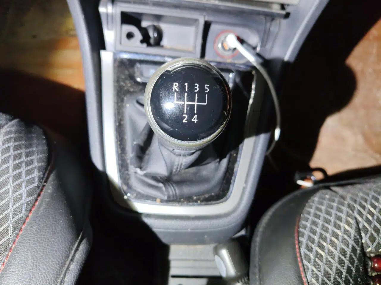 Volkswagen Lavida 2013 Restyled Classic 1.6L Manual Comfort Edition — миниатюра 14