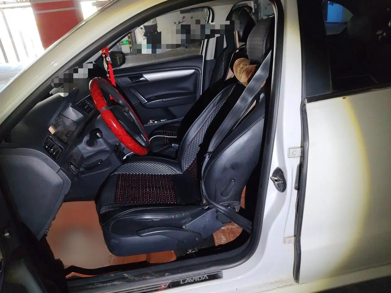 Volkswagen Lavida 2013 Restyled Classic 1.6L Manual Comfort Edition — миниатюра 15