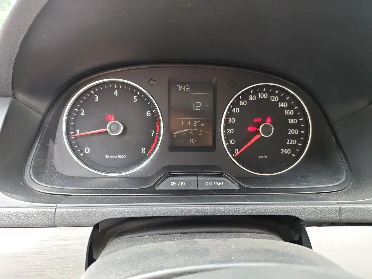 Volkswagen Lavida 2013 Restyled Classic 1.6L Manual Comfort Edition — миниатюра 12