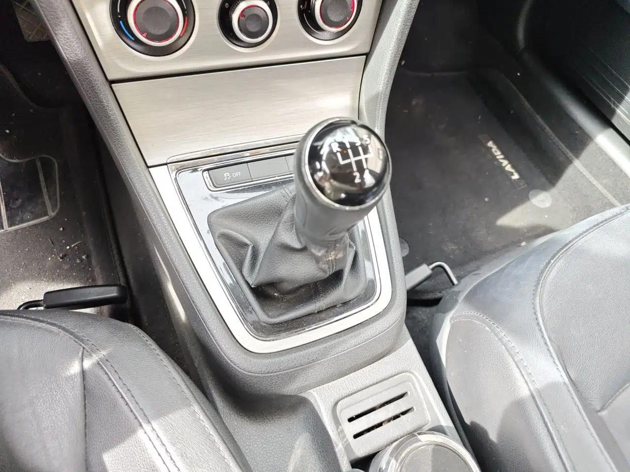 Volkswagen Lavida 2013 Restyled Classic 1.6L Manual Comfort Edition — миниатюра 14