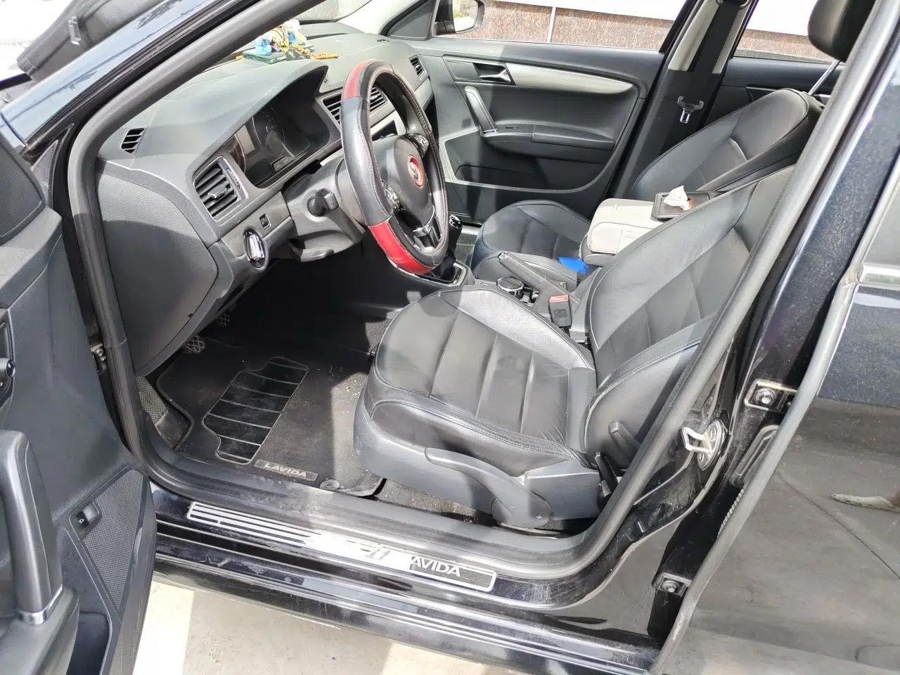 Volkswagen Lavida 2013 Restyled Classic 1.6L Manual Comfort Edition — миниатюра 15