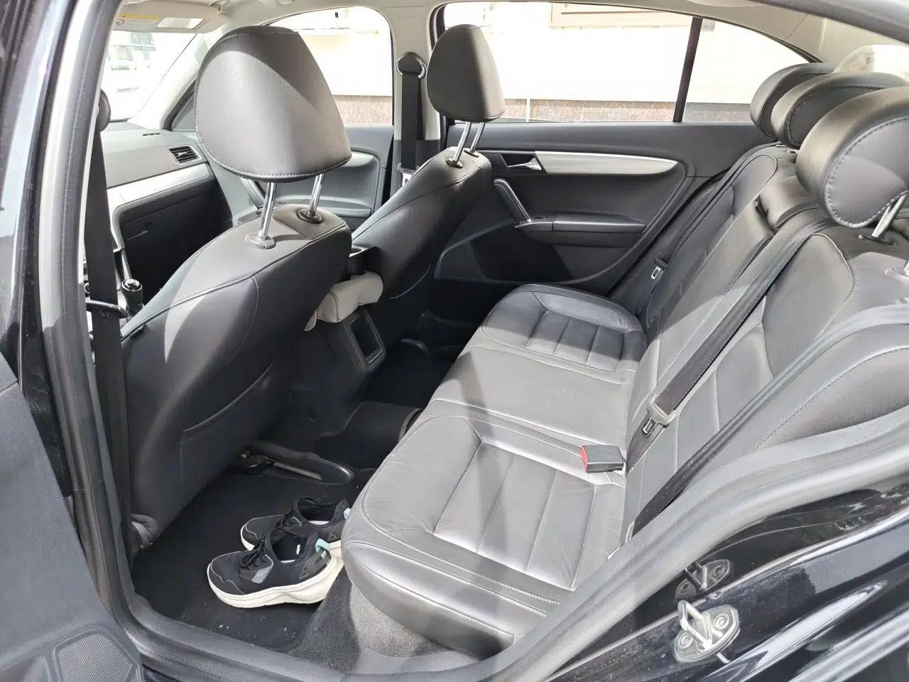 Volkswagen Lavida 2013 Restyled Classic 1.6L Manual Comfort Edition — миниатюра 17