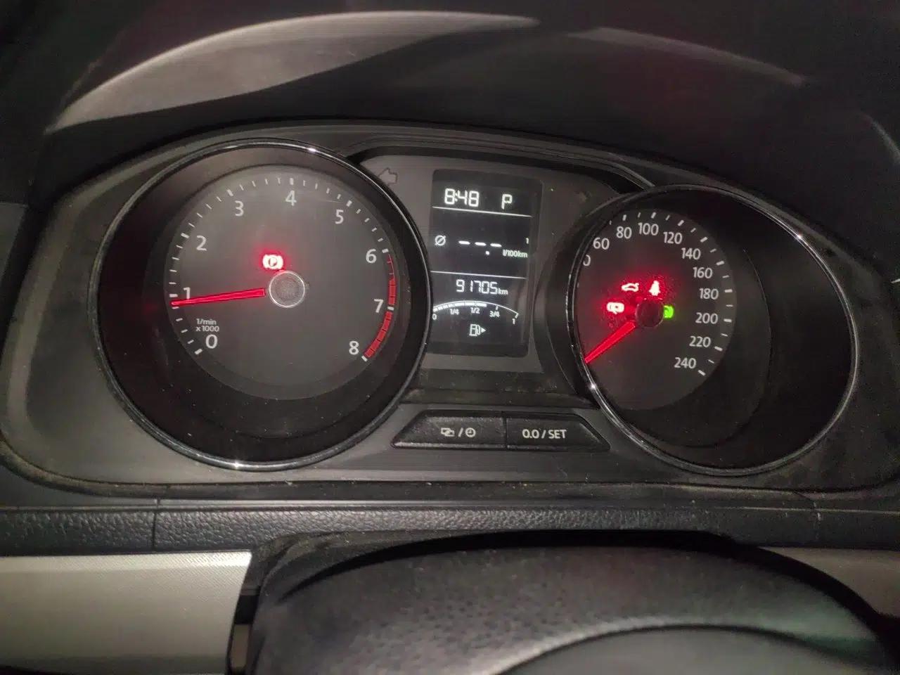 Volkswagen Lavida 2015 1.6L Automatic Comfort Edition — миниатюра 12