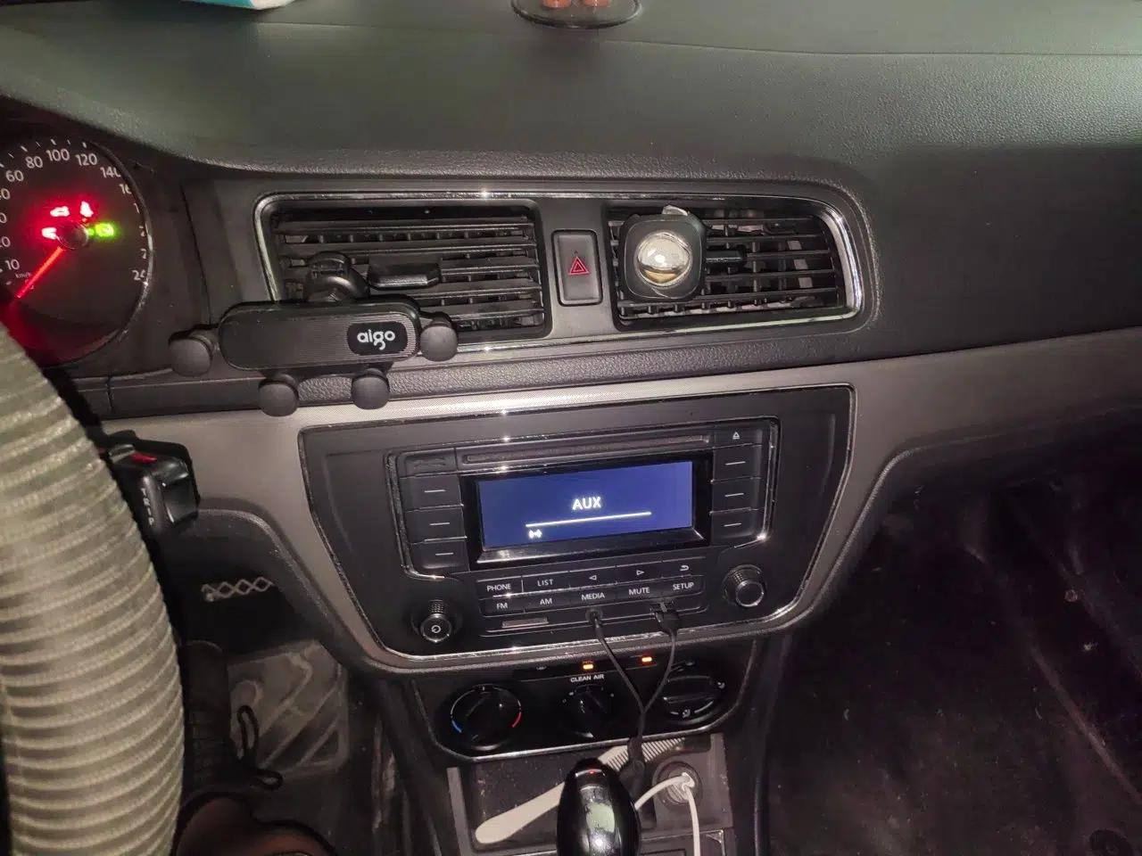 Volkswagen Lavida 2015 1.6L Automatic Comfort Edition — миниатюра 13