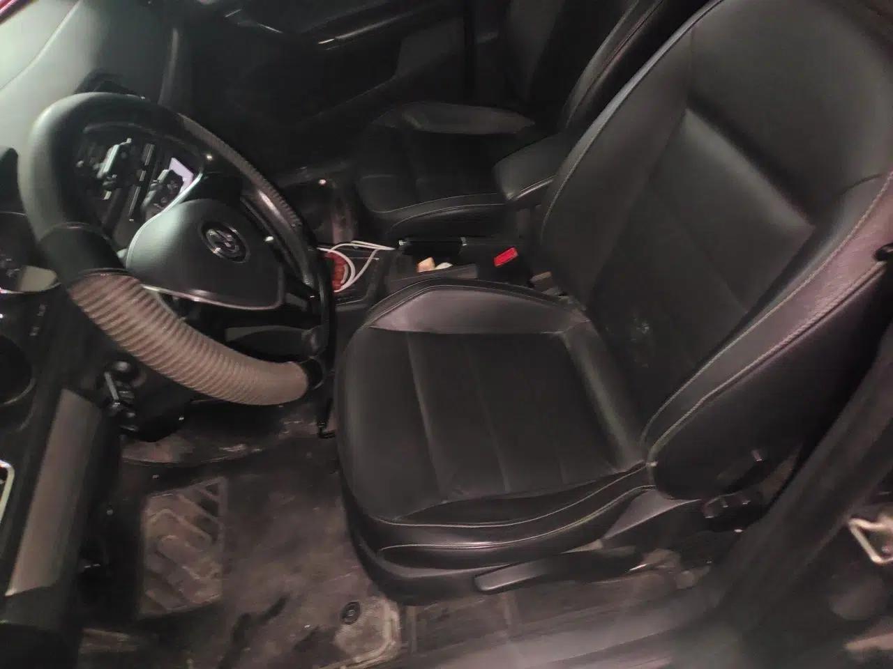 Volkswagen Lavida 2015 1.6L Automatic Comfort Edition — миниатюра 15