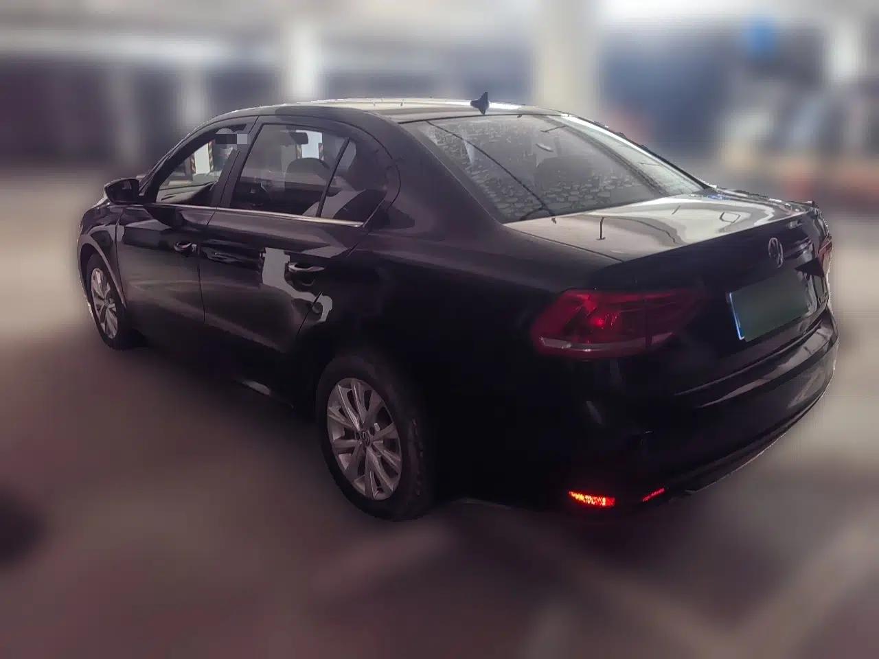 Volkswagen Lavida 2015 1.6L Automatic Comfort Edition — миниатюра 4