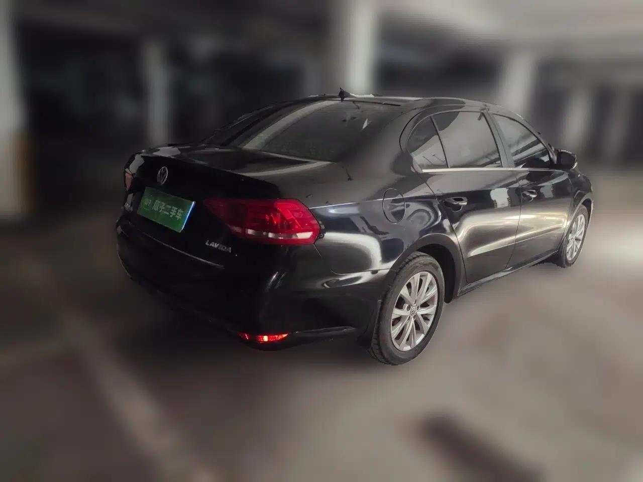 Volkswagen Lavida 2015 1.6L Automatic Comfort Edition — миниатюра 6