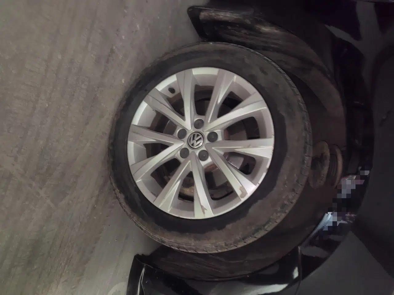 Volkswagen Lavida 2015 1.6L Automatic Comfort Edition — миниатюра 8