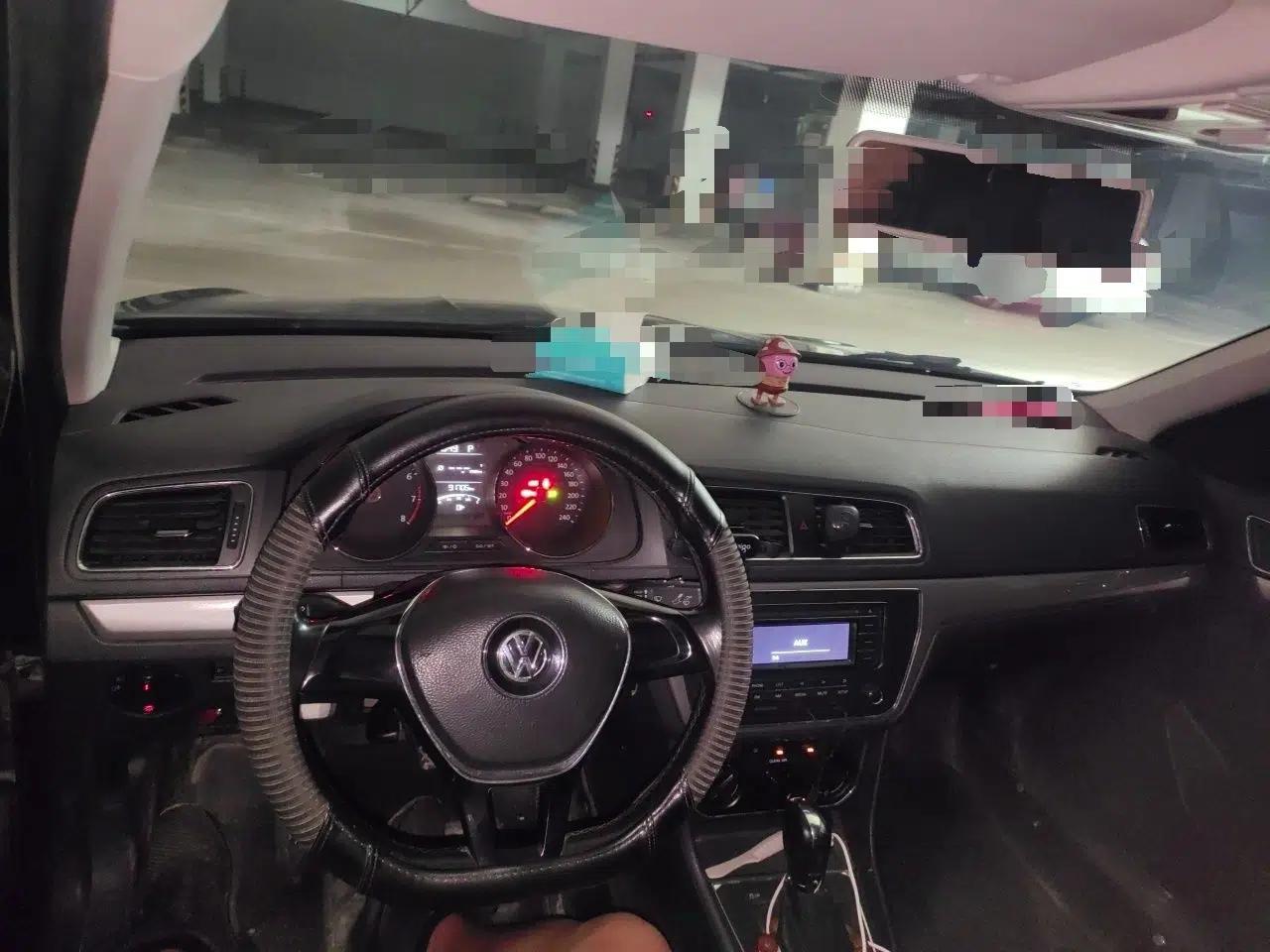 Volkswagen Lavida 2015 1.6L Automatic Comfort Edition — миниатюра 9