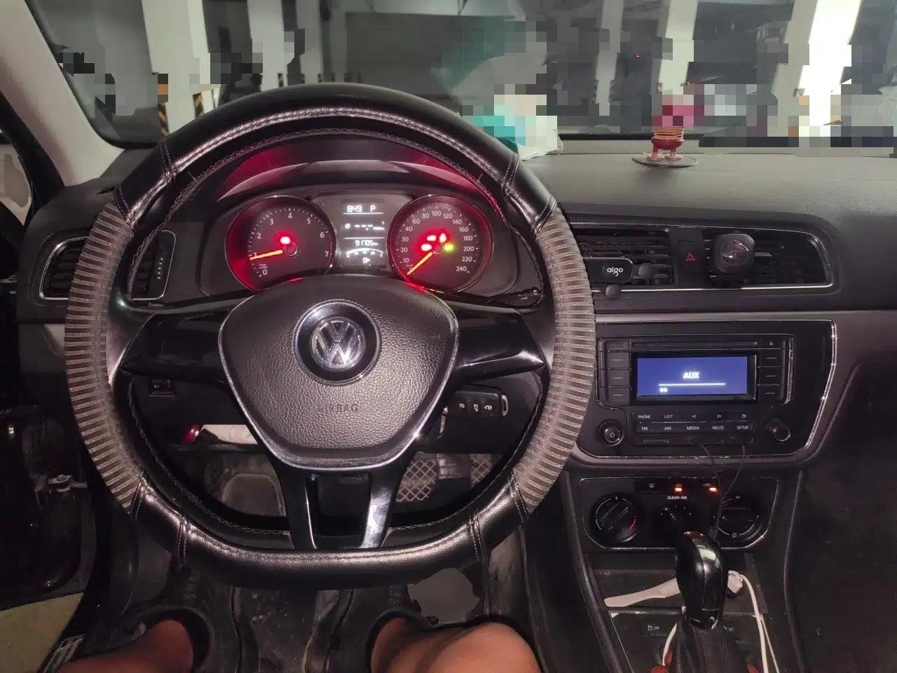 Volkswagen Lavida 2015 1.6L Automatic Comfort Edition — миниатюра 10