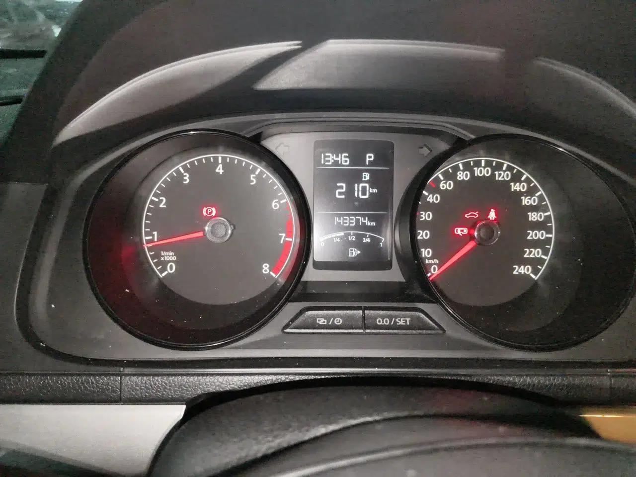 Volkswagen Lavida 2015 1.6L Automatic Fashion Edition — миниатюра 11