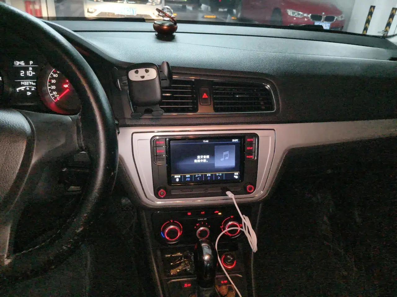 Volkswagen Lavida 2015 1.6L Automatic Fashion Edition — миниатюра 13