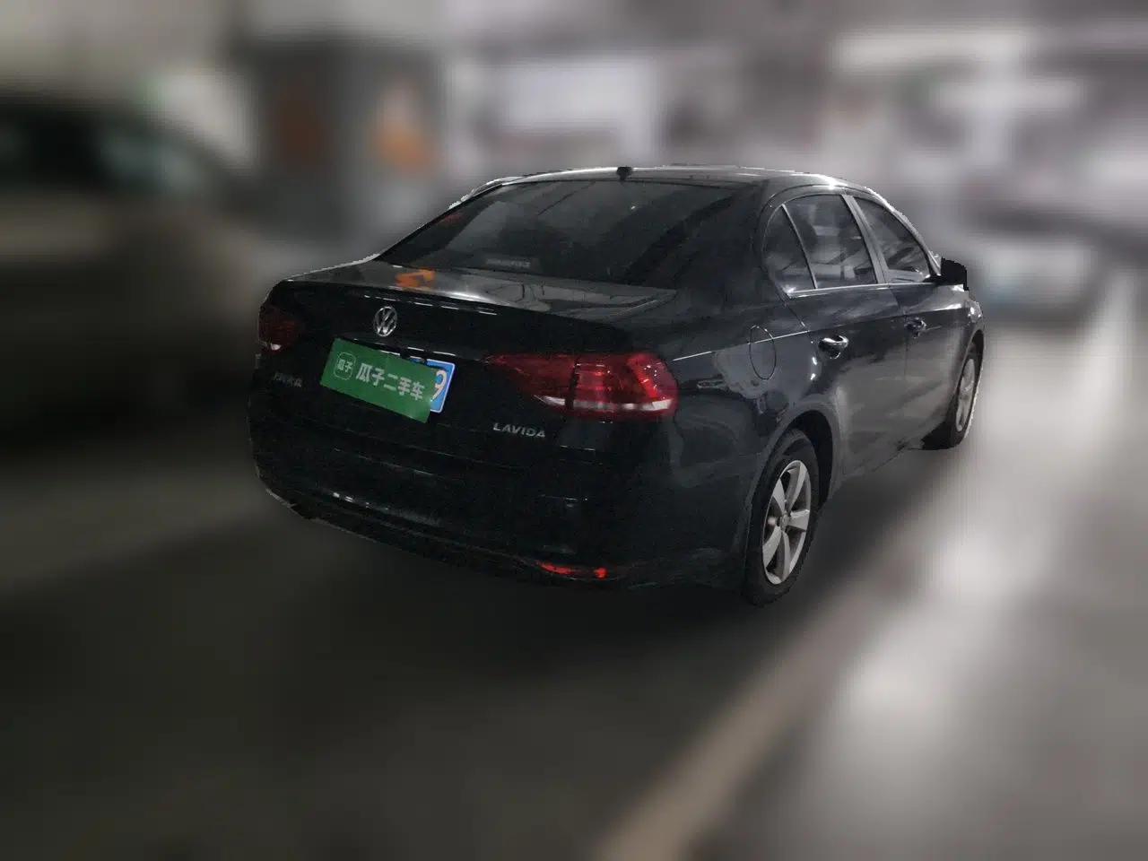 Volkswagen Lavida 2015 1.6L Automatic Fashion Edition — миниатюра 6