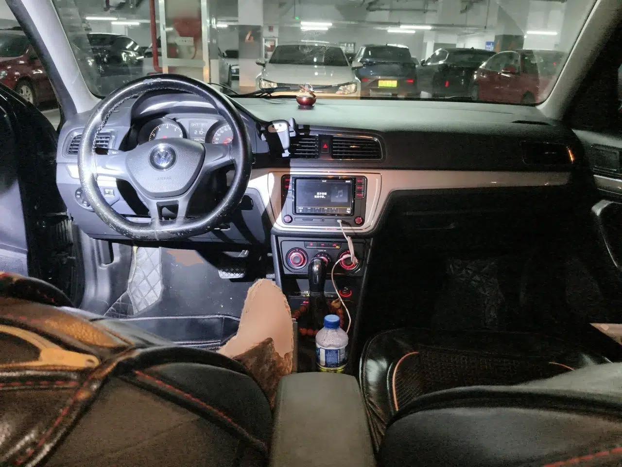 Volkswagen Lavida 2015 1.6L Automatic Fashion Edition — миниатюра 9