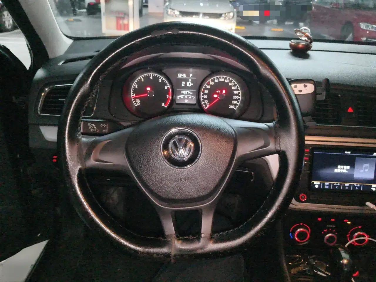 Volkswagen Lavida 2015 1.6L Automatic Fashion Edition — миниатюра 10