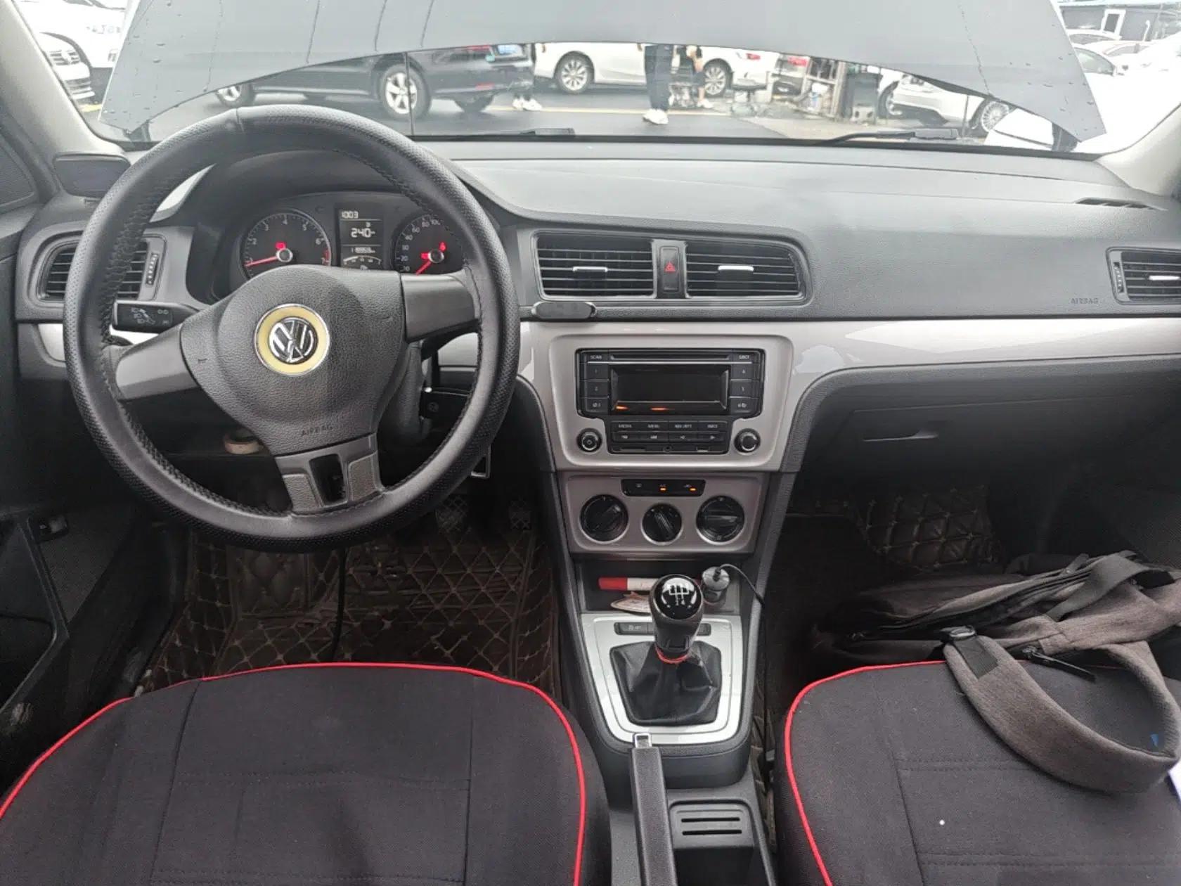 Volkswagen Lavida 2013 Revised Classic 1.6L Manual Fashion Edition — миниатюра 12
