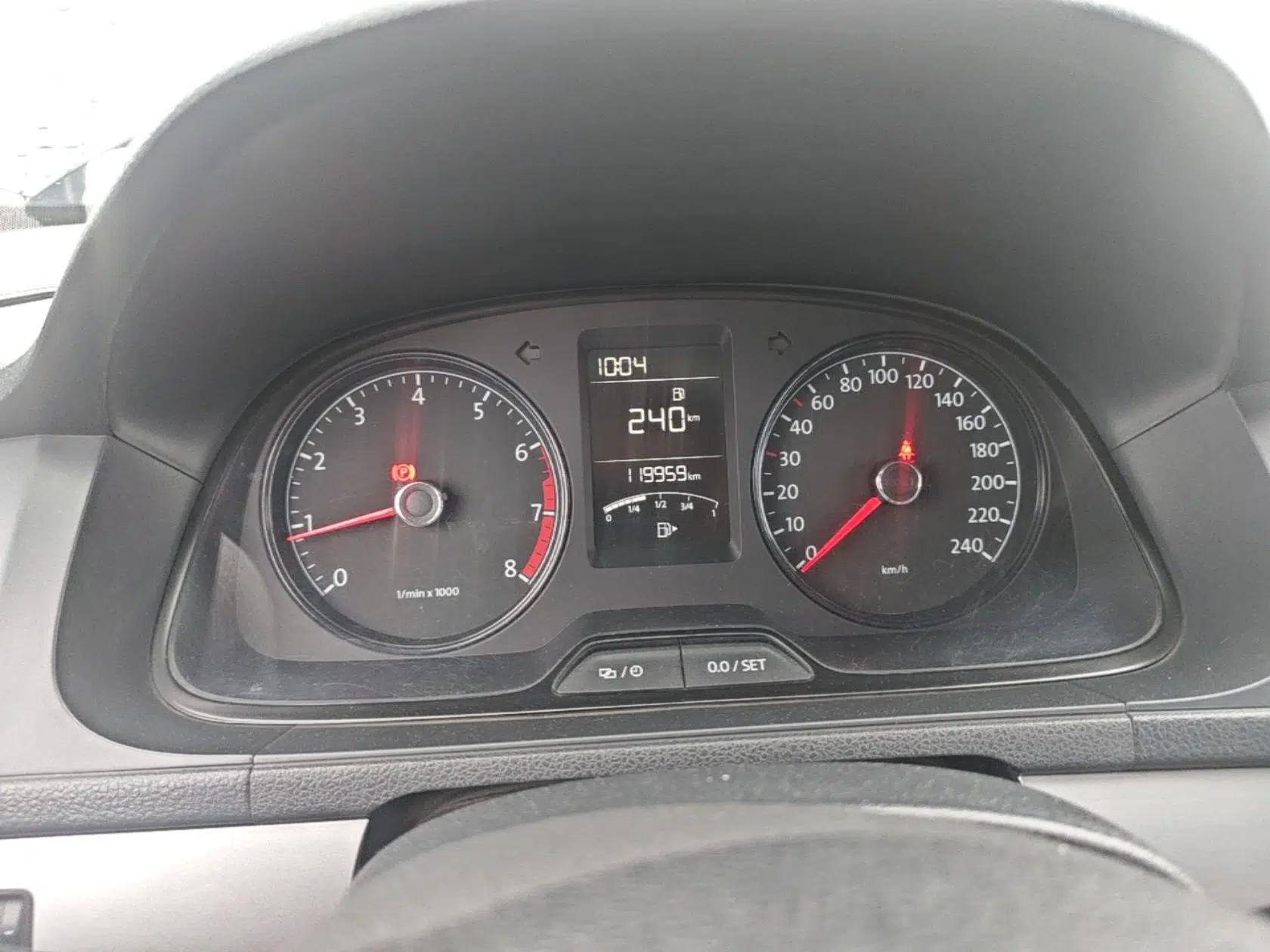 Volkswagen Lavida 2013 Revised Classic 1.6L Manual Fashion Edition — миниатюра 14