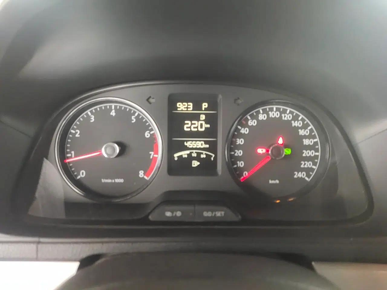 Volkswagen Lavida 2013 Revised Classic 1.6L Automatic Fashion Edition — миниатюра 11