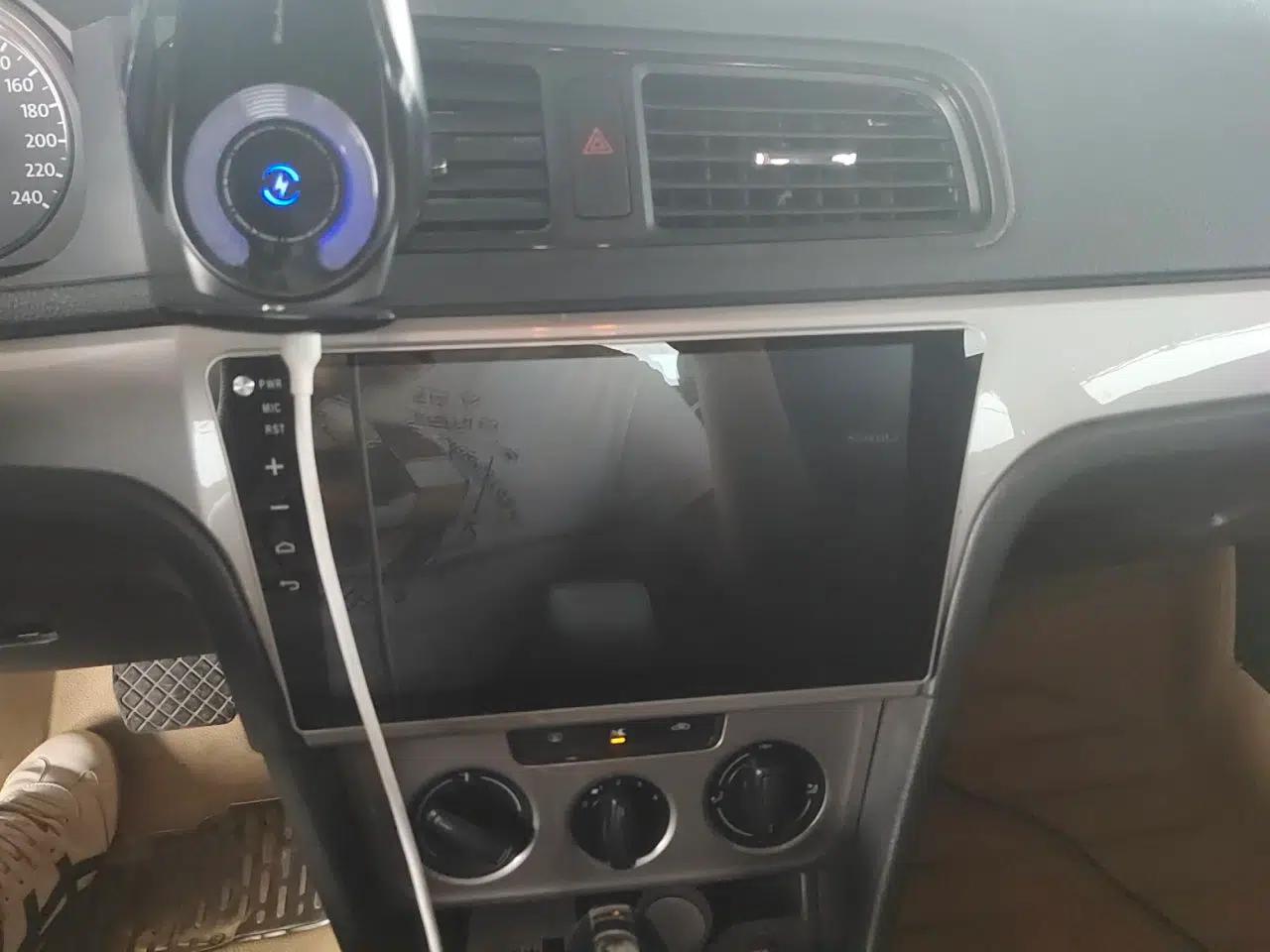 Volkswagen Lavida 2013 Revised Classic 1.6L Automatic Fashion Edition — миниатюра 13